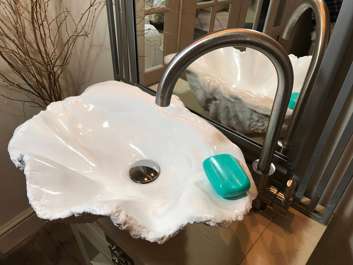 Small Clam Shell Sink in Pure White