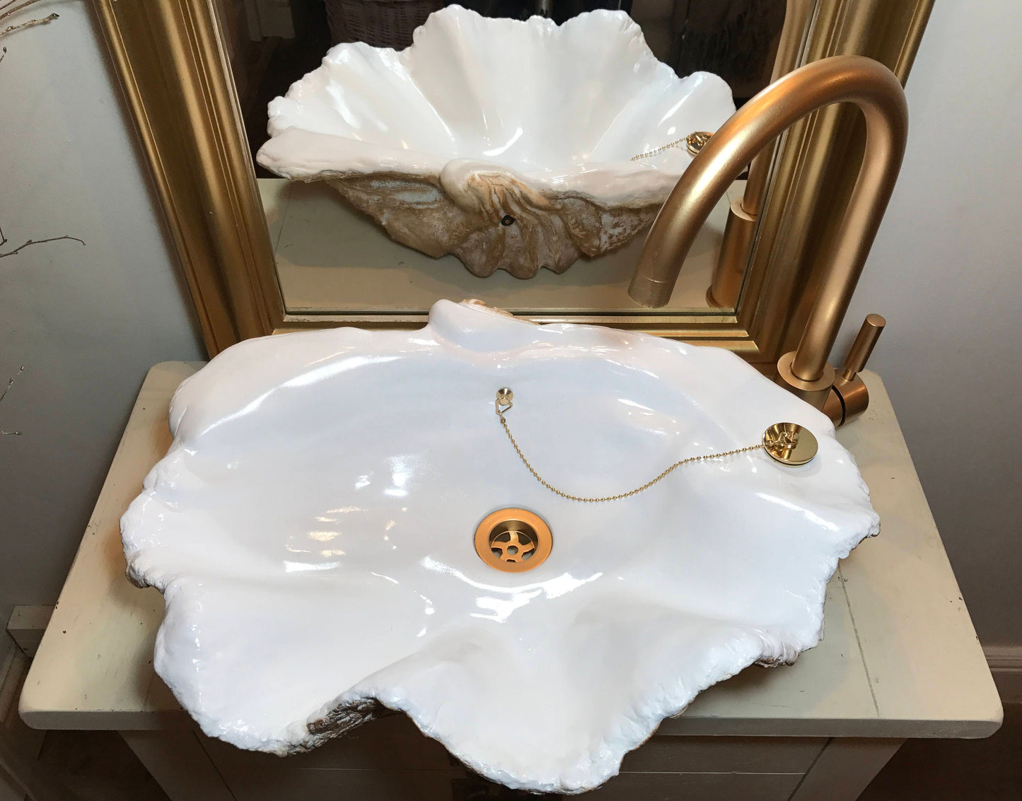 Small Clam Shell Sink in Bronze Fleck