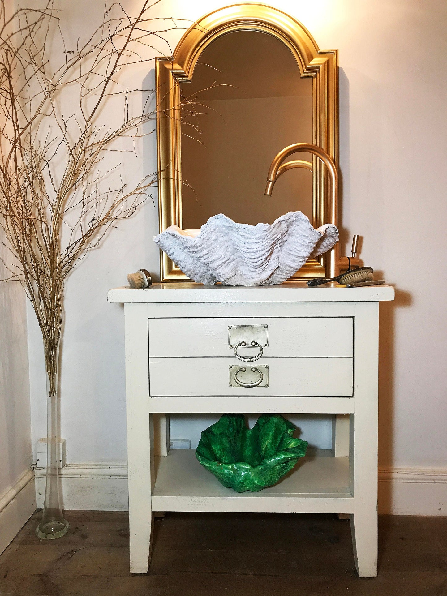 Small Clam Shell Sink in Pure White