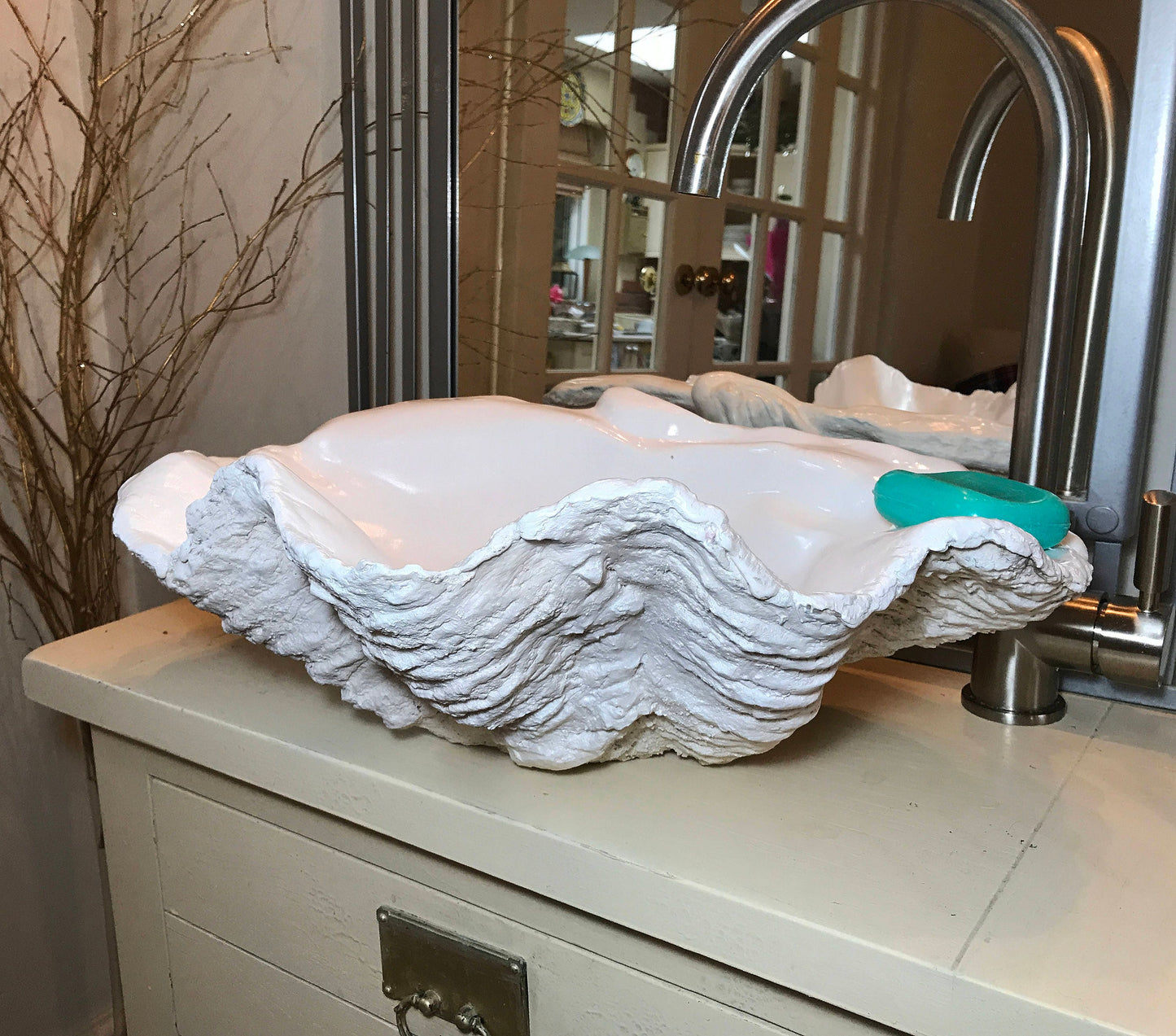 Small Clam Shell Sink in Pure White
