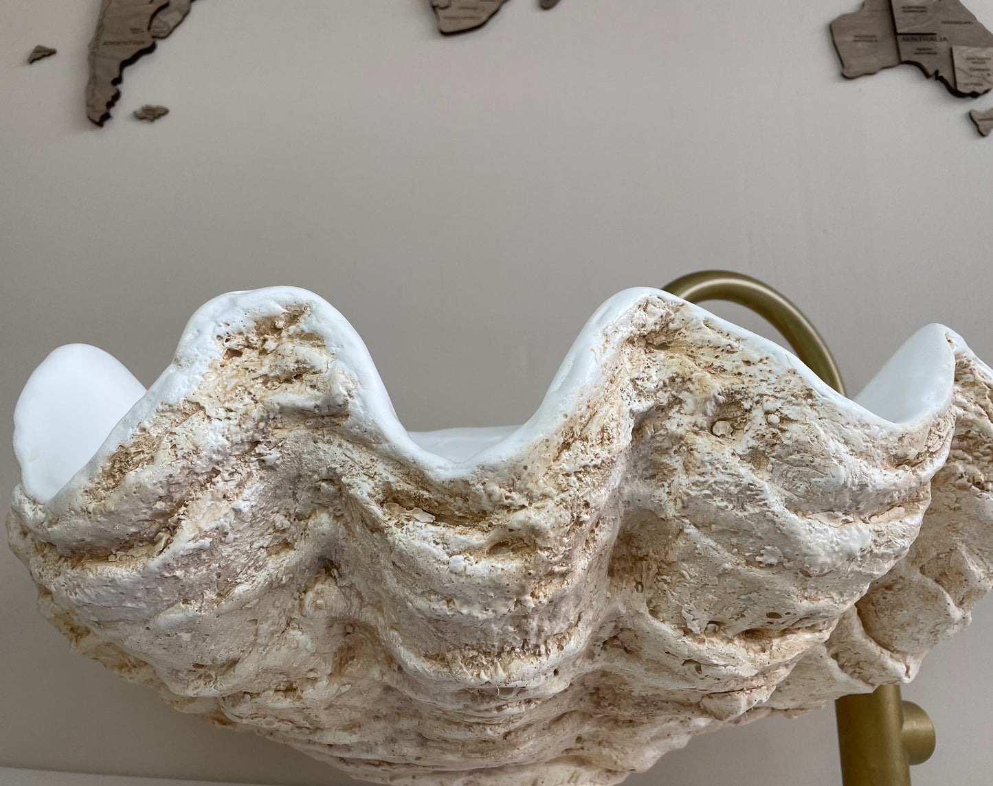 Medium Clam Shell Sink in Caramel