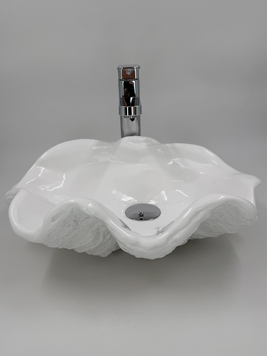 Petite Clam Shell Sink in White