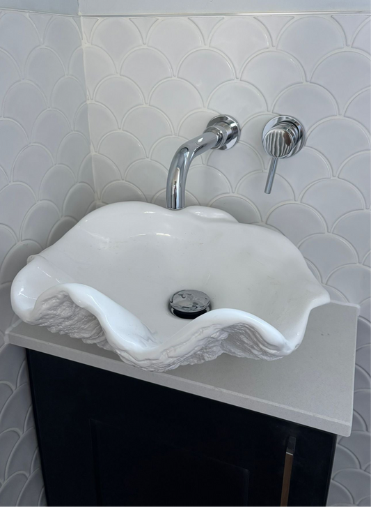 Petite Clam Shell Sink in White