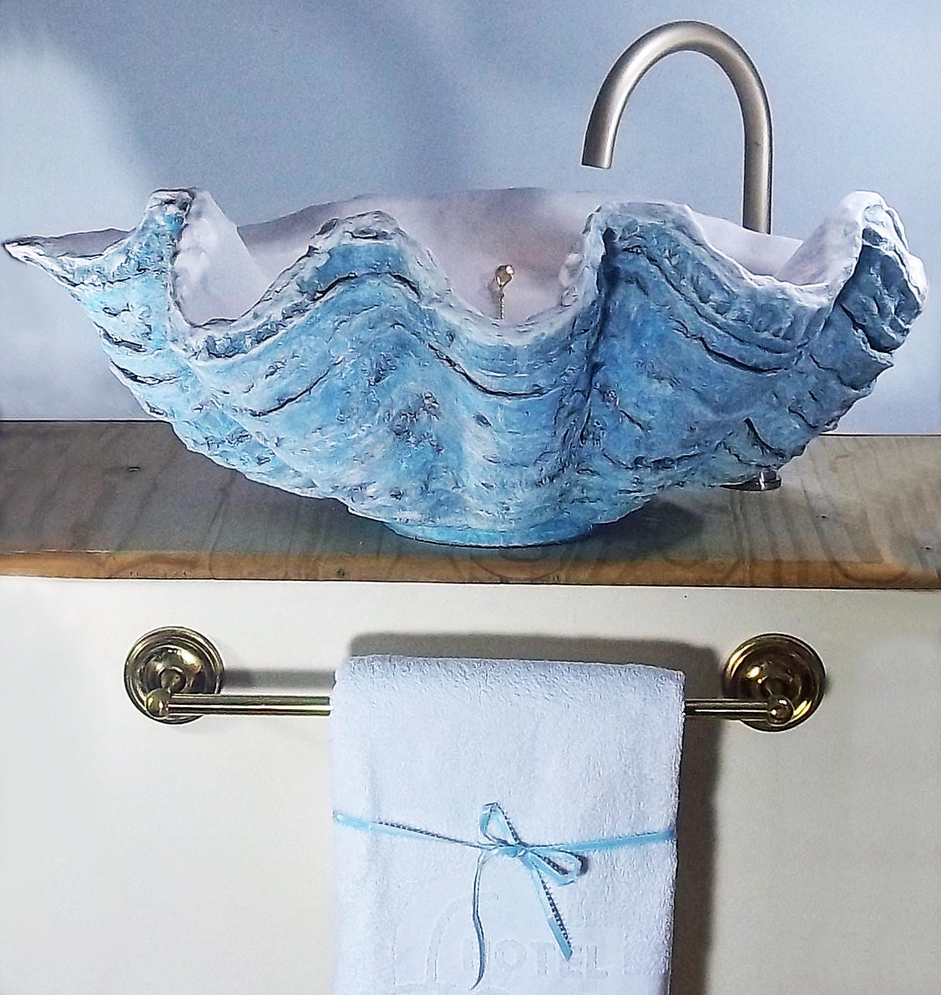 Large Clam Shell Sink in Aquamarine Blue