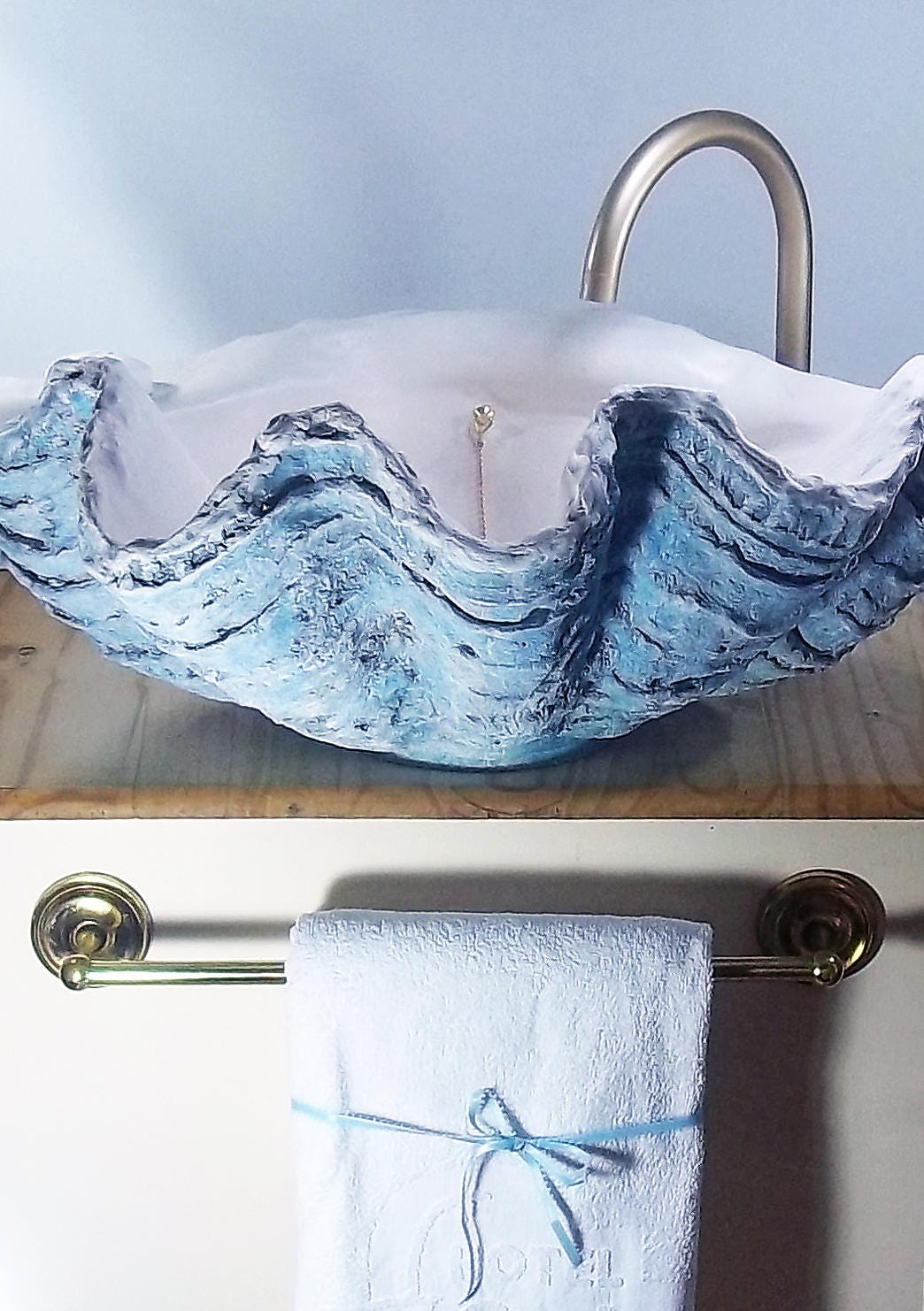 Large Clam Shell Sink in Aquamarine Blue