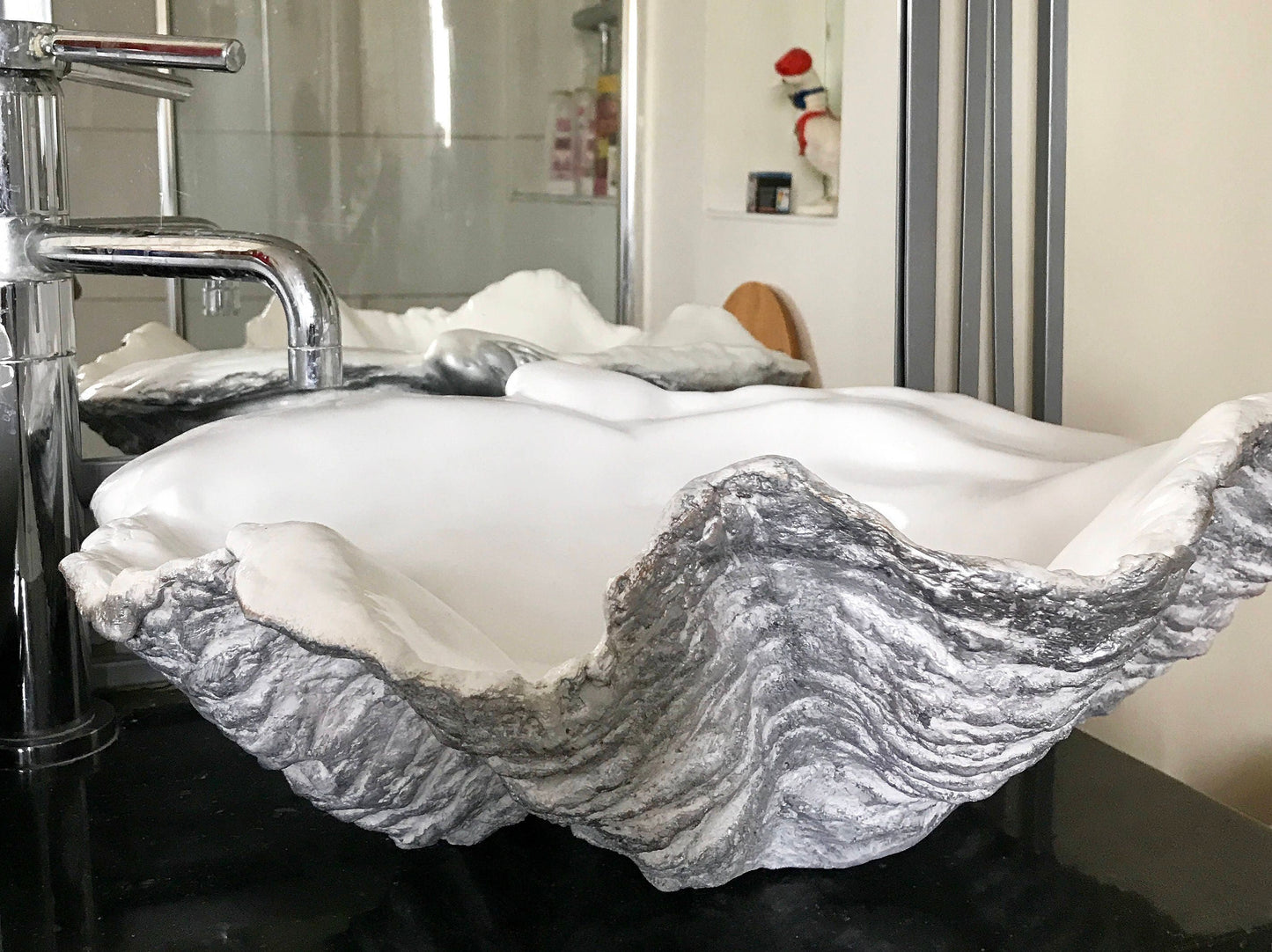 Small Clam Shell Sink in Silver Fleck