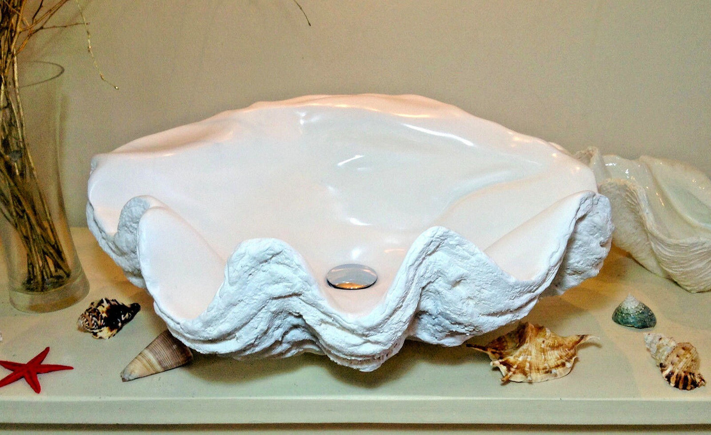 Medium Clam Shell Sink in Pure White