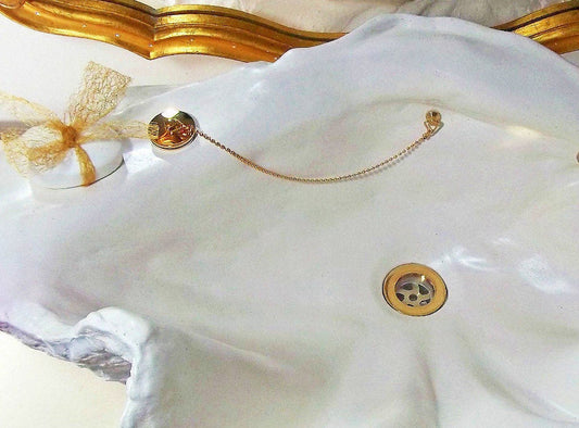 Medium Clam Shell Sink in Pure White