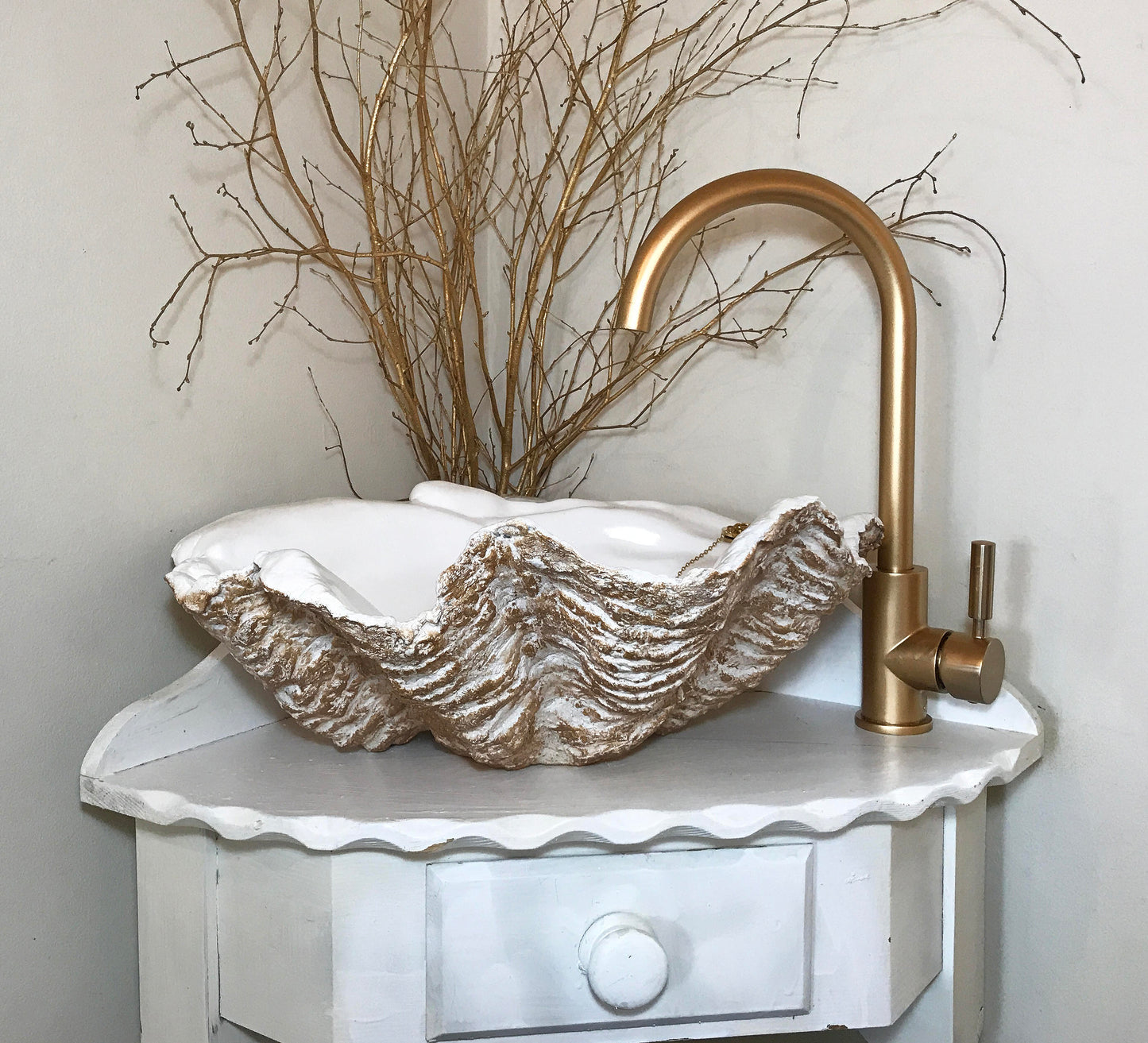 Small Clam Shell Sink in Bronze Fleck
