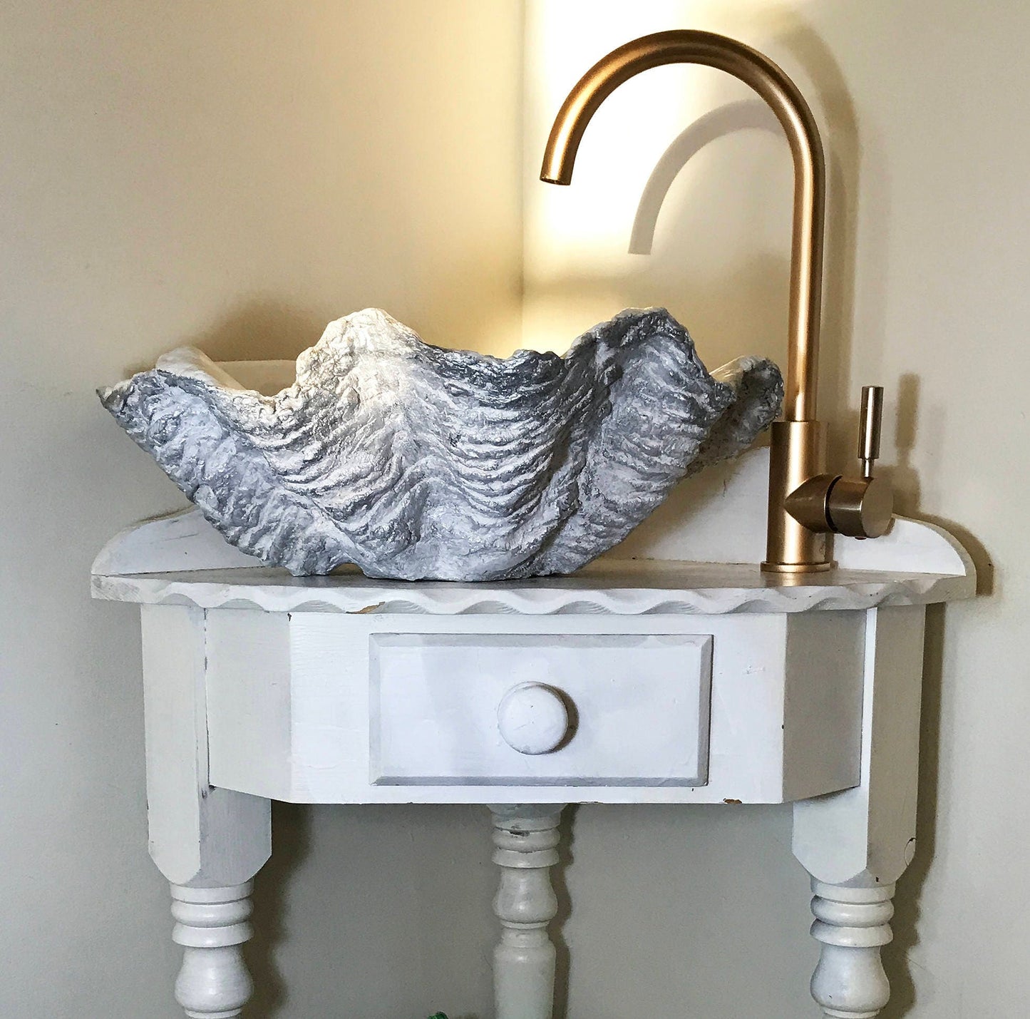 Small Clam Shell Sink in Silver Fleck