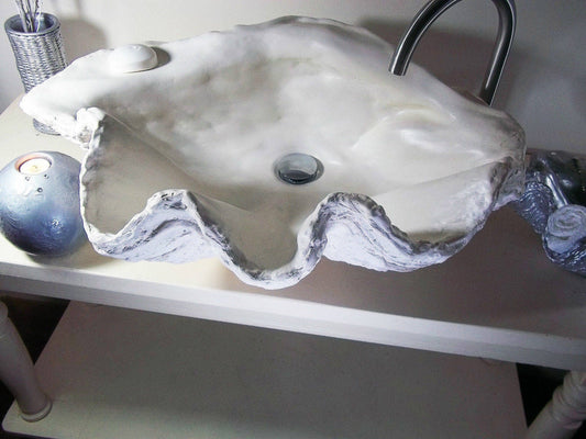 Large Clam Shell Sink In White