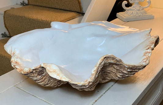Clam Shell bowl medium in Burnt Umber