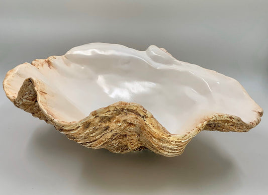 Clam Shell bowl medium in Burnt Umber