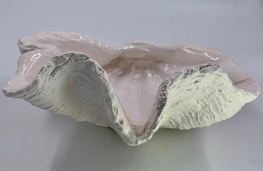 Petite Giant Clam Shell in White Shimmer