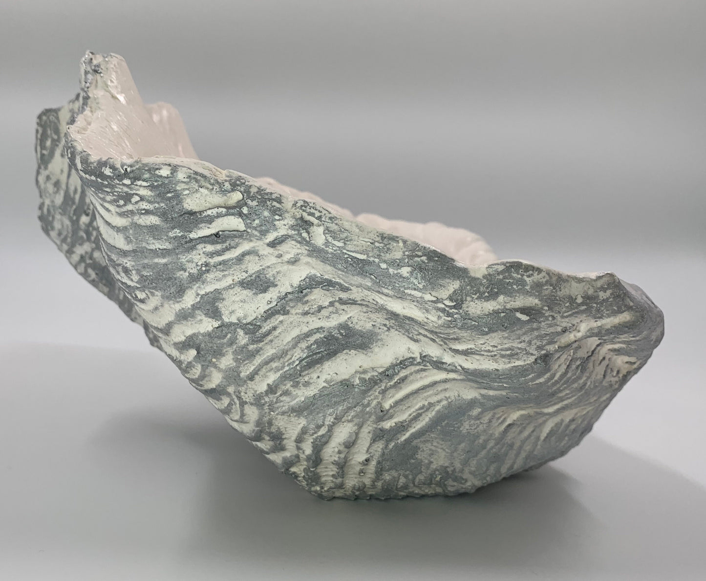 Petite Giant Clam Shell in Silver Fleck