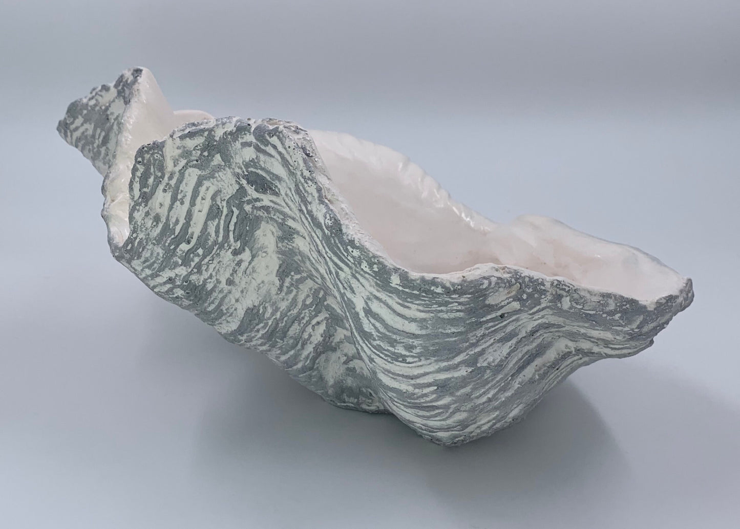 Petite Giant Clam Shell in Silver Fleck