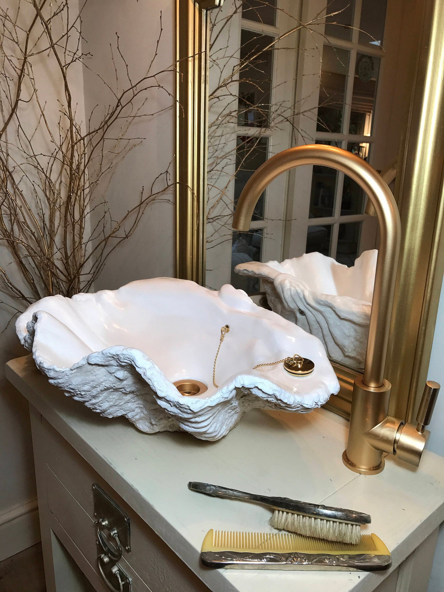 Small Clam Shell Sink in Pure White