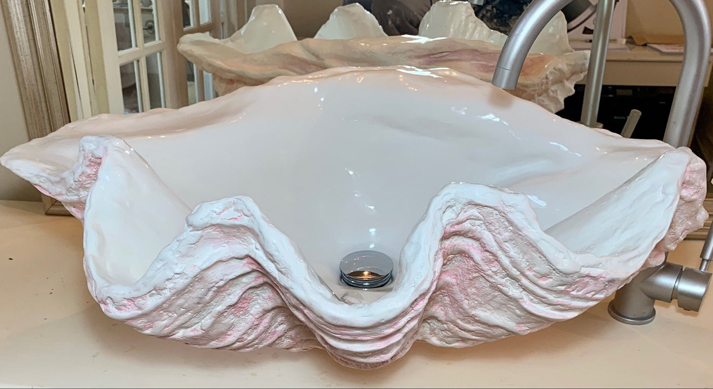 Medium Clam Shell Sink in Soft Pink