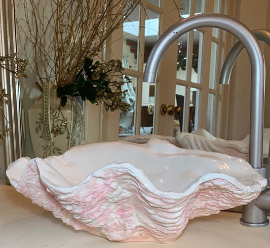 Small Clam Shell Sink in Muted Pink