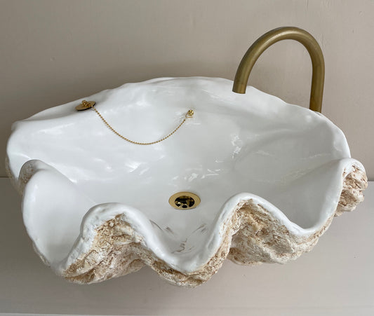 Medium Clam Shell Sink in Caramel